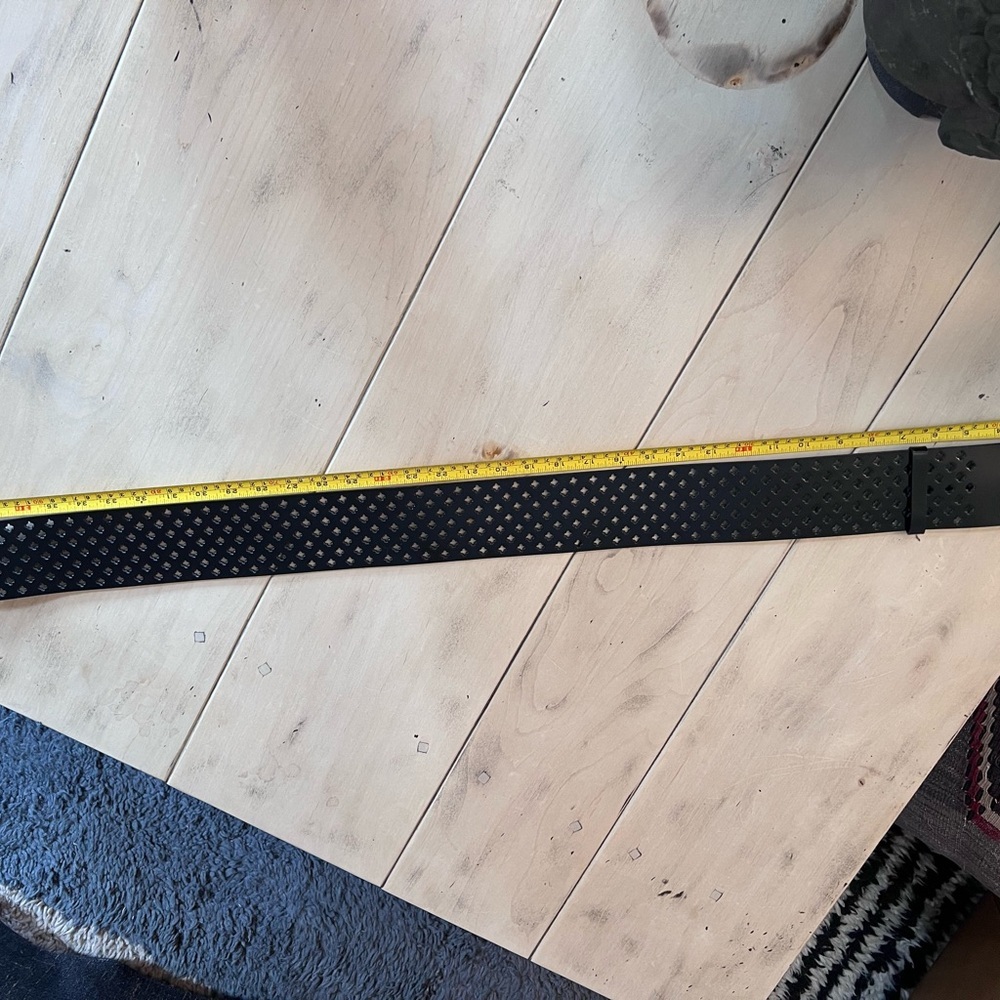 YSL Patent Leather with Laser Cut Arpel Pattern - Picture 4 of 5